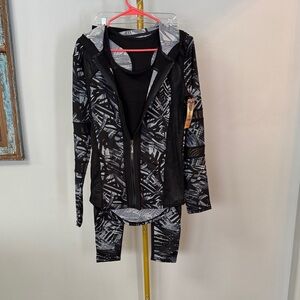 Dolce Bonita Black and Gray Patterned 3 pc athletic set NWT M